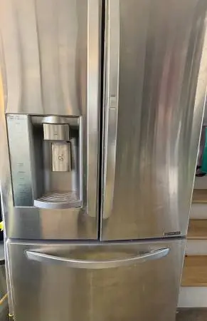 LG refrigerator with water