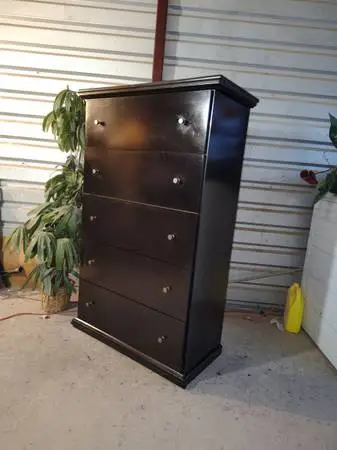 🇺🇲 precious tall dresser in good shape and condition 🇺🇲