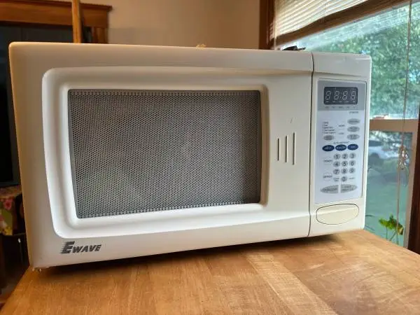 New E-Wave White Microwave- barely used- smaller counter sz