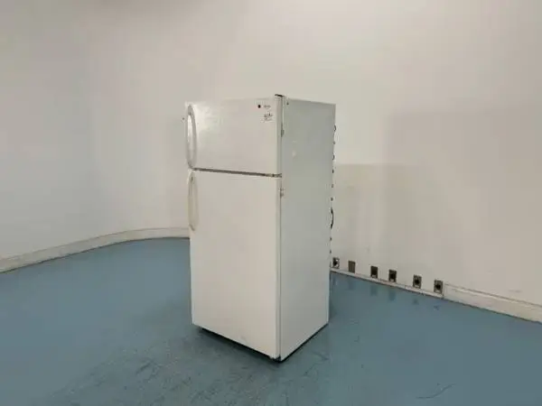 Frigidaire Refrigerator with Top Freezer FRT18DRHW0 and microwave