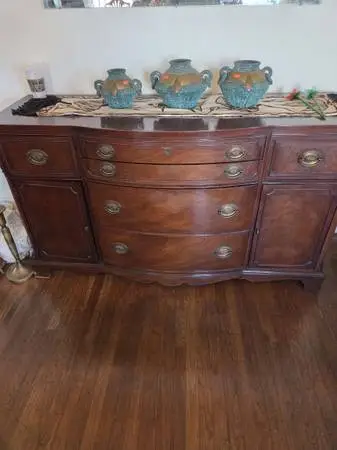 Buffet Dining Dresser Good Condition! Must go by Sun 8/30 2pm