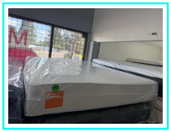 QUEEN SIZE BORING MEMORY FOAM MATTRESS & BOX BED SET