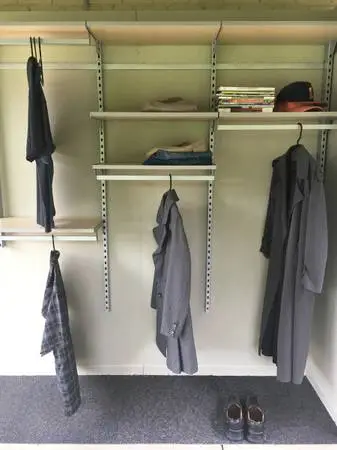 Closet shelving