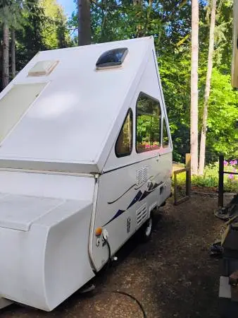 Pop up camp trailer
