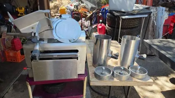 Globe 775L Automatic Deli Slicer With Vegetable Chutes