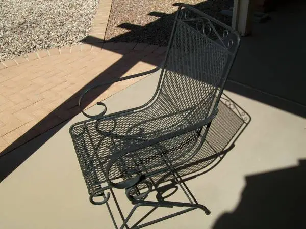 ROCKING PATIO CHAIR,RODIRON WITH TABLE