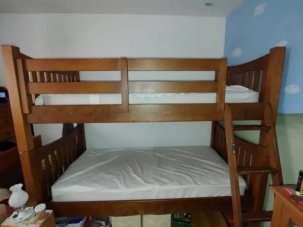 Bunkbeds with twin mattresses