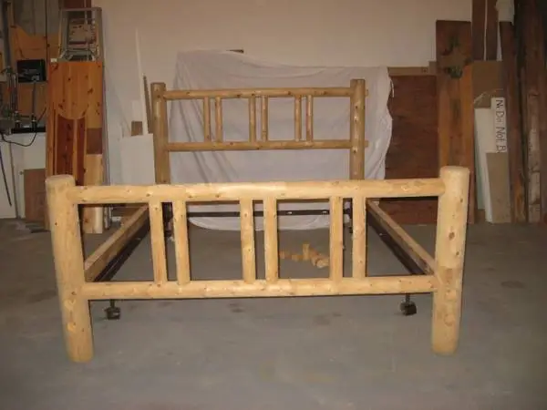 2 LOG BEDS 1 QUEEN 1 TWIN