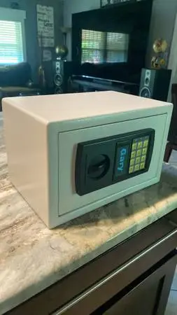 Gary digital gun safe like new40