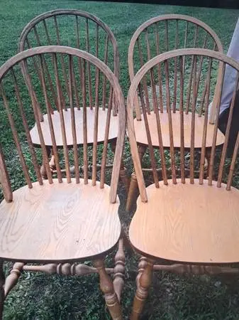 Set of 4 Solid Wood Spindle Back Kitchen Dining Room Chairs