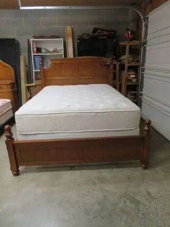 Queensize Solid Wood Pine Bed