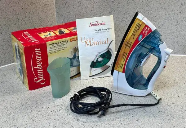 New Unused Sunbeam Simple Press 3020 steam Iron