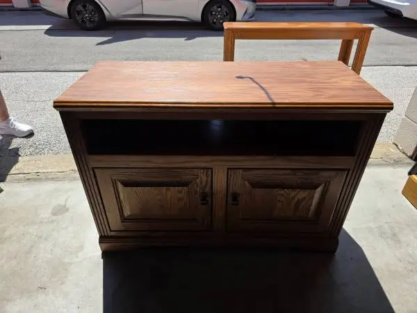 Oak TV/ Entertainment Console
