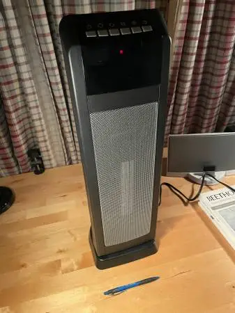 Ceramic Tower Heater with Remote (by Hunter) 1500W