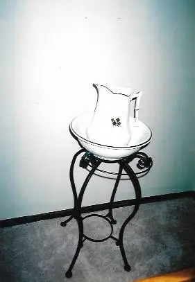 Furniture Stand Pitcher Basin Stoneware Wedgewood & Stand antique