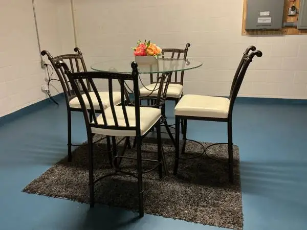HIGH-END CONTEMPORARY GLASS TOP TABLE W/4 MATCHING CHAIRS