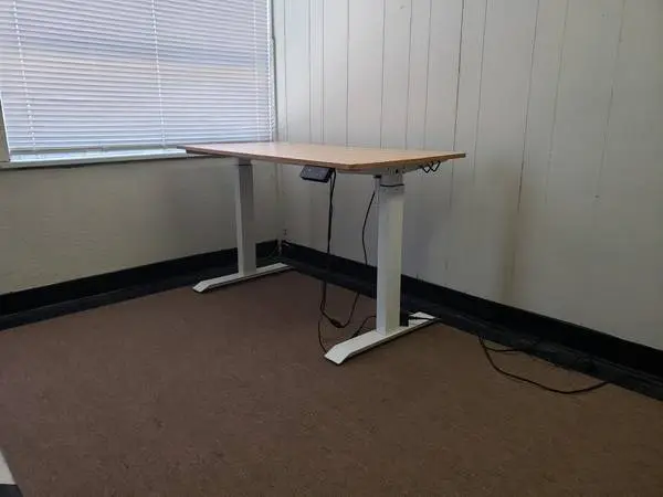 Adjustable electric desk - can DELIVER almost anywhere for $20 extra