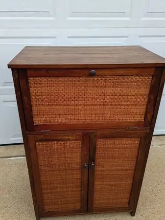 Wine cabinet