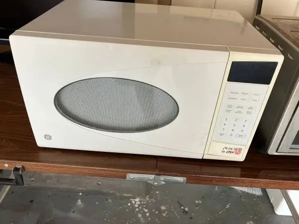 GE - 1.1 Cu. Ft. Countertop Microwave with Convenience Cooking Control