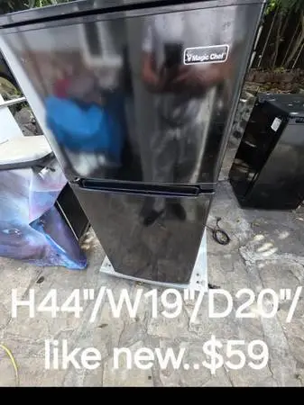 Small size refrigerator