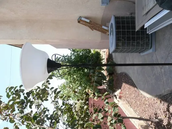 FLOOR LAMP