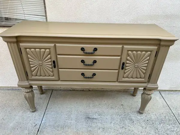 HIGH QUALITY OAK BEAUTIFUL SIDEBOARD BREAK FRONT CABINET CAN DELIVER LOCAL IF NE