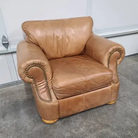 Comfortable Rustic Style Leather Chair!
