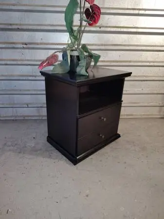 💜 bonito nightstand in good shape and condition 🟣