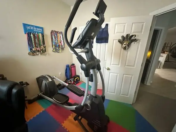 NordicTrack Elliptical – Works Well – Incline + Digital Console