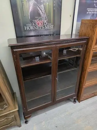 Two Door Dark Wood Glass Front Bookshelf Bookcase #530-7