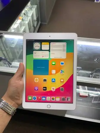 iPad 6th gen 128gb