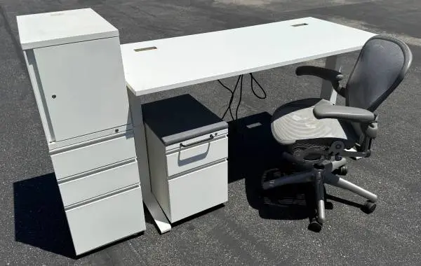 ELECTRIC DESKS…..                     SIT AND STAND DESKS…..