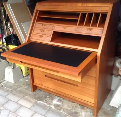 DANISH MODERN DESIGN TEAK SLANT TOP DESK W/ TAMBOUR DOOR