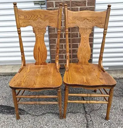 🪑 Solid Oak Pressed Back Dining Chairs – Pair (Read Description)