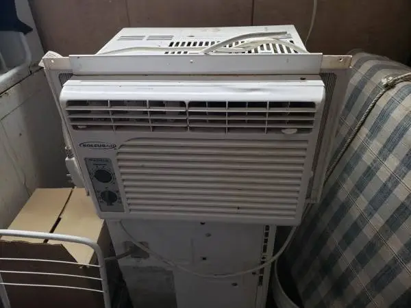 AIR CONDITIONER . . . WINDOW AIR CONDITIONER