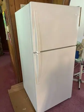 ### 18 CUBIC WHIRLPOOL WHITE REFRIGERATOR  ##