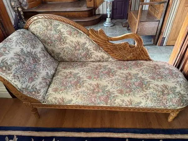 swan fainting couch