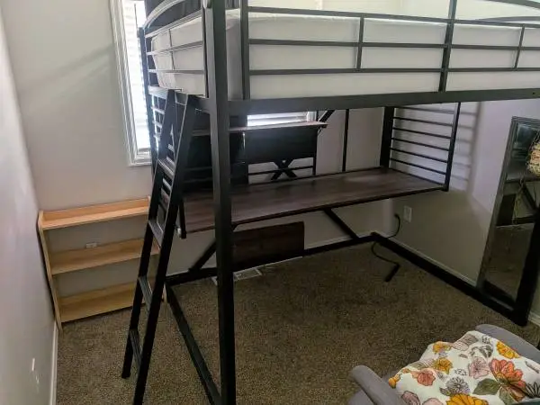 Loft bed with mattress (Full size)
