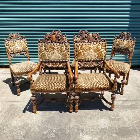 Mid-century Renaissance Revival/Baroque Carved Walnut Dining Chair Set