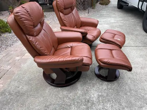 PU Leather Recliners x2 - NEW!