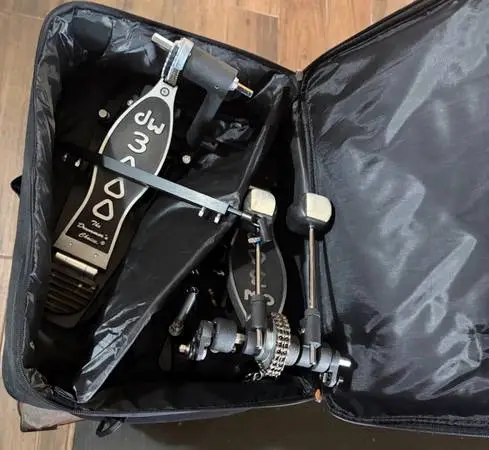 DW 3000 Double Bass Pedal New and complete w/ Case