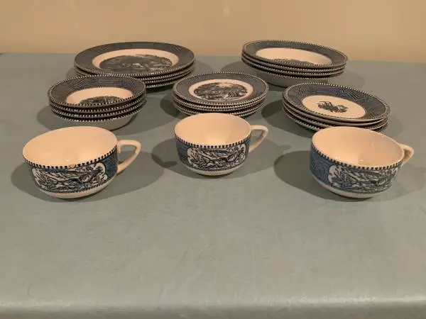Currier & Ives Royal Table Settings (4*), 23 pcs.