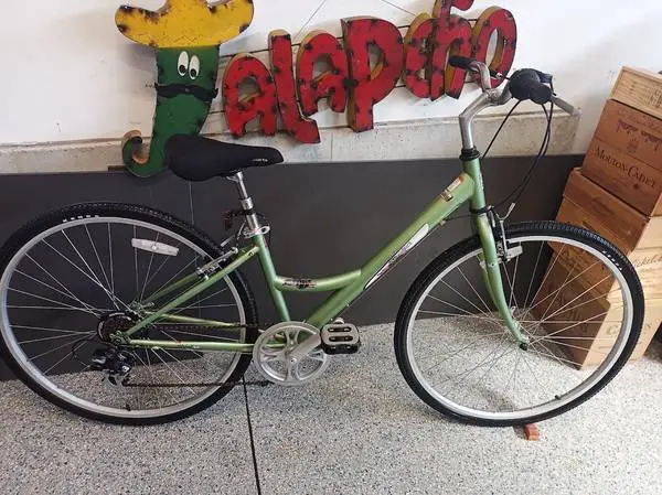 DIAMONDBACK VITAL1 PASSTHROUGH HYBRID 21 SPEED CRUISER PRISTINE