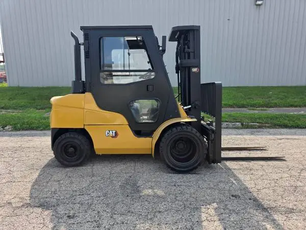 2018 MITSUBISHI CATERPILLAR FD30N 6000LB DIESEL FORKLIFT – ONLY 2,901