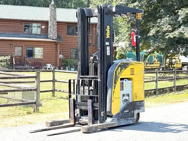 Electric yale reach forklift 5,000 lb capacity