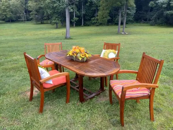 Beautiful Solid Teak Table and 4 Chairs