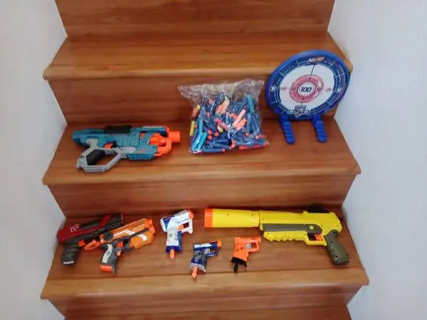 7 pcs of Nerf gun+ target board+ darts