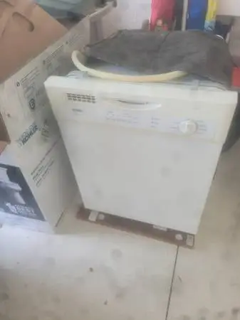 Dishwasher - Kenmore - white