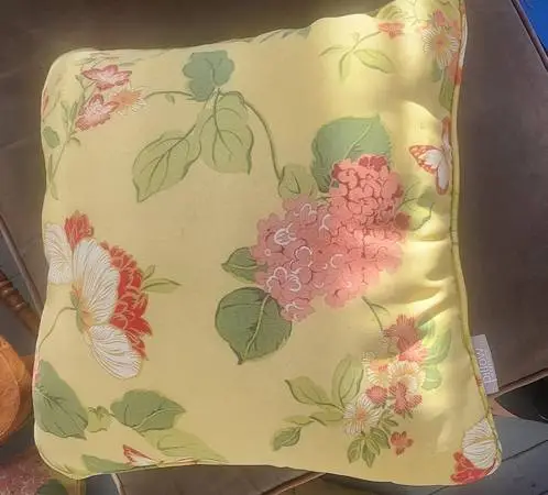 4 Outdoor Floral Pillows and 2 Chair Pads