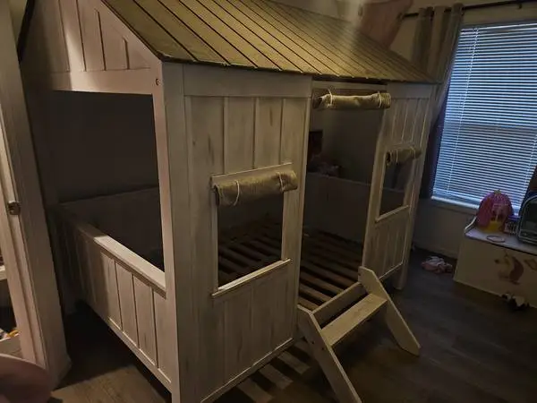 Full size house bed